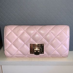 Michael Kors Blush color wallet ♥️